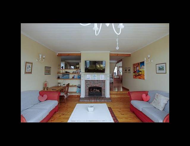 5 BEDROOM HOUSE FOR SALE IN FISH HOEK